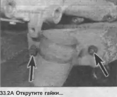 2. Открутите гайки и снимите кожух выпускного коллектора (фото). Отсоедините теплый воздушный шланг.