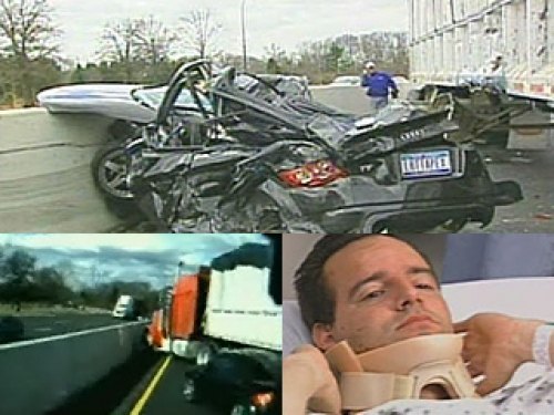 Слева внизу — момент столкновения. Машина (сверху) восстановлению не подлежит, а вот водитель…