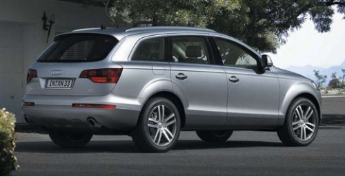 Audi Q7 получился намного больше своих «братьев» VW Touareg и Porsche Cayenne. Да и места внутри…