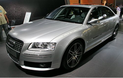 Зачем нужна Audi S8, когда версия А8 W12 ничуть не уступает ей в мощности? «Эска» оснащается…
