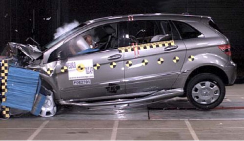 Хотя B-class и не входит в число наиболее популярных моделей Mercedes, от «ударных» процедур это…