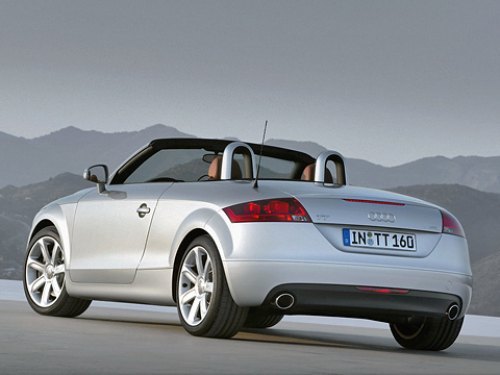 Новая Audi TT Roadster смотрится замечательно, но такого фурора, как появившееся в 1998 году первое…
