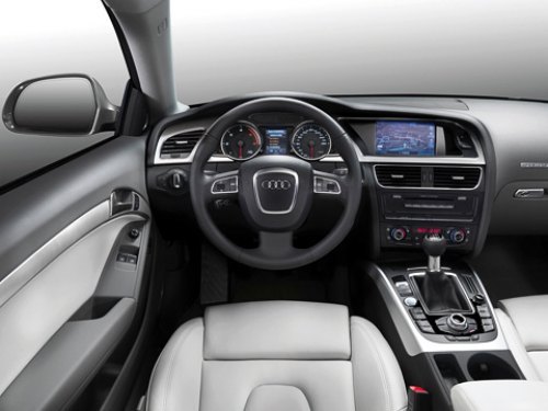 Владельцы современных Audi, пересев на A5, рискуют не заметить разницы: все выполнено в фирменном…
