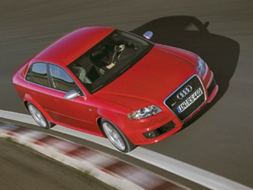 «Вы что ли с дуба рухнули? Никуда я не ушла», — проворчала Audi RS4 и, пришпорив свои 420…