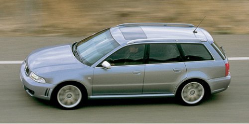 В конце 1999-го грянул гром: Audi продемонстрировала наследника легендарной RS2 — модель RS4…