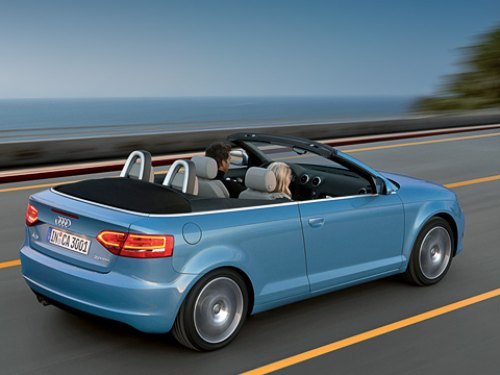 Сзади уже успели «приклеить» фонари от новой Audi A4. Впрочем, «четыре кольца» приучили мир к тому,…
