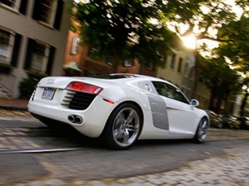 Audi R8, как никакой другой из среднемоторных суперкаров, подходит для использования на каждый…
