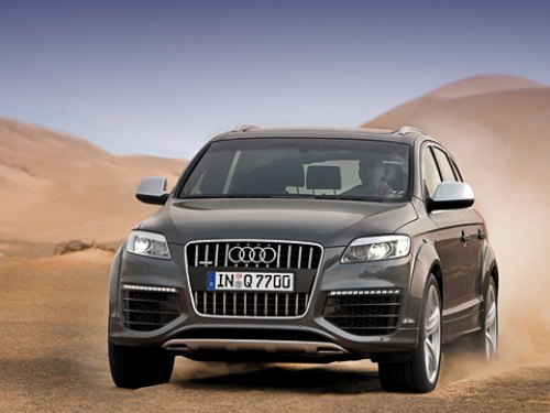 Серийный Q7 V12 TDI отличается агрессивным оформлением передка с огромными воздухозаборниками в…
