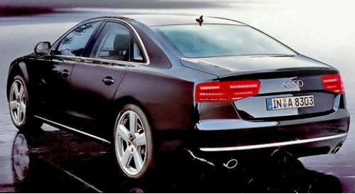 Для младших моделей Audi походить на флагман — безусловный плюс. Но полезна ли такая имиджевая…