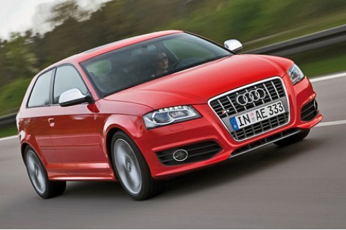 Audi S3 — флагман семейства ингольштадтских «трешек». Двухлитровый турбомотор выдает 265 «лошадок»…