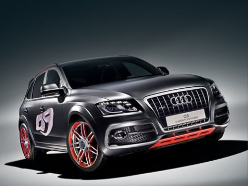 Кузов концепта Q5 Custom окрашен в оригинальный цвет Daytona Grey, а вкрапления красного намекают…