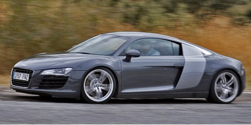 Менее мощный Audi R8 c мотором 4.2 делает сотню за 4,6 с и стоит 5 387 387 рублей.
