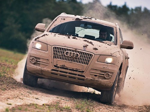 Audi планирует поставлять в Россию «кью-пятые» с новым бензиновым мотором. Живые машины обещают к…
