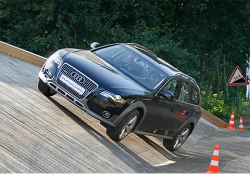 На более легком универсале A4 allroad дизель мощностью 143 «лошади» работает веселее. Разгон до…