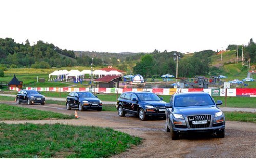 Стан. Подмосковному лагерю Audi очень идет это определение. Там и сям виднеются шатры, развеваются…