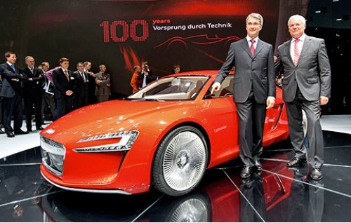 В начале года Майкл Дик (на фото справа), член правления Audi AG, отвечающий за исследования и…