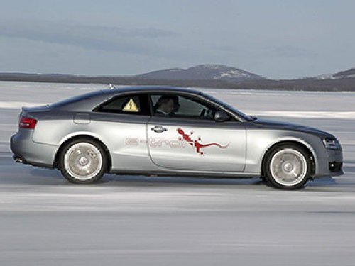 Со всеми включёнными моторами купе Audi A5 e-tron quattro разгоняется до 100 км/ч за 5,9 с, а…