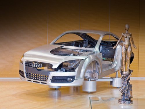 За облегчённые конструкции кузова Audi четырежды получала престижную награду EuroCar Body Award. В…