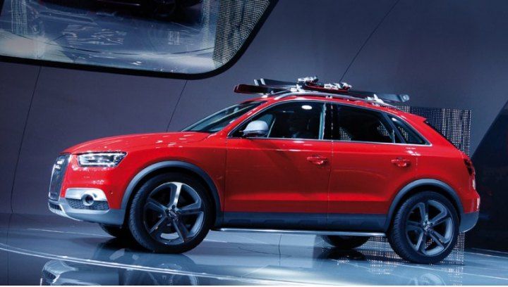 Паркетник Audi Q3 Vail окрашен в уникальный красный цвет — Energy red. Автомобиль получил…