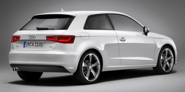 По словам главы дизайнерского отдела Вольфганга Эггера, определяющим элементом внешности…