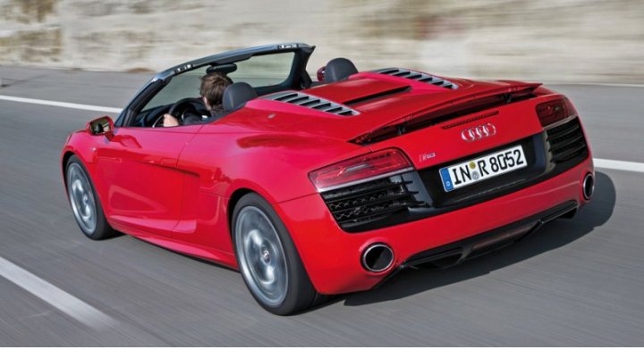 Российские дилеры начали прием заказов на спорткар Audi R8 2015 модельного года. Теперь купе стоит…