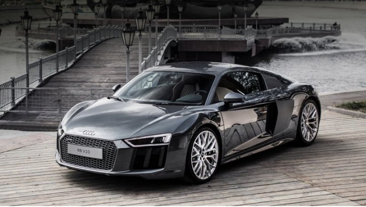 В базовой комплектации Audi R8 оснащается светодиодными фарами. Как опцию можно заказать лазерные,…