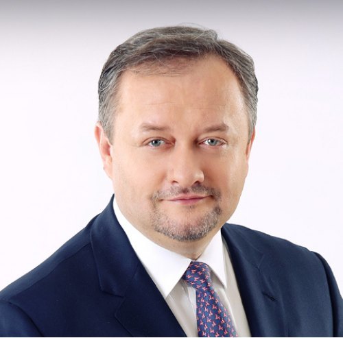 У Наймана — два университетских образования: по экономической и инженерной специальностям. В…