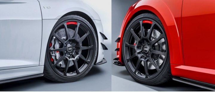 На Audi R8 стоят шины Michelin Pilot Sport Cup 2 размерностью 245/30 R20 спереди и 305/30 R20…