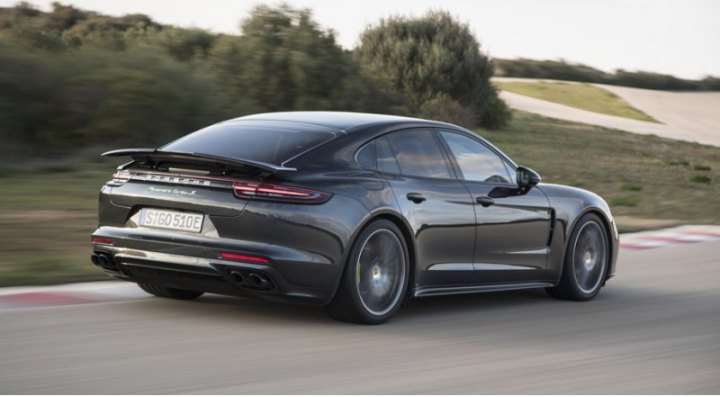 Пятидверка Panamera Turbo S E-Hybrid развивает 310 км/ч и ускоряется до сотни за 3,4 с. Кстати,…