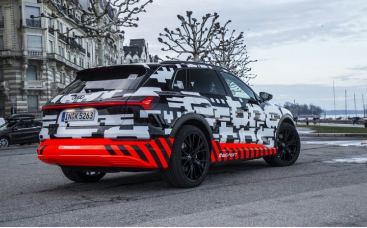 Первый массовый электрокар марки, e-tron quattro, к концу года встанет на конвейер завода Audi в…