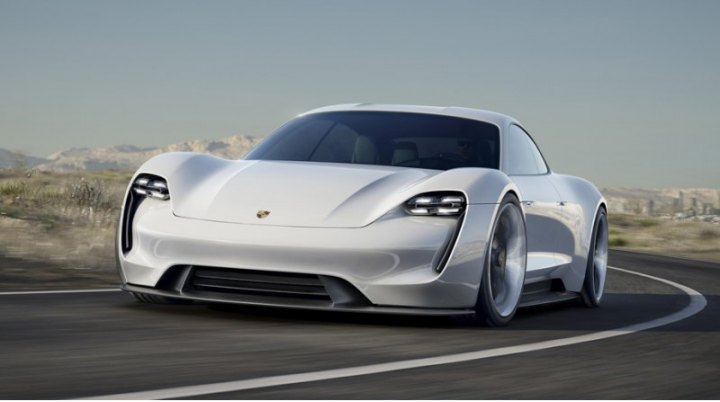 Если ориентироваться по Porsche Mission E (на фото показан одноименный концепт), то у Audi e-tron…