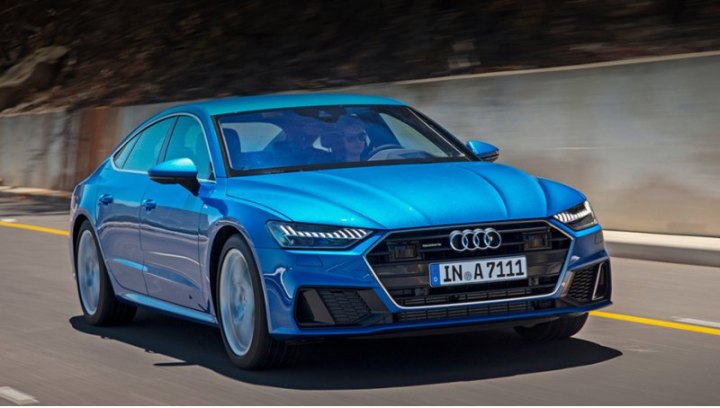 Бензиновый Sportback носит индекс 55 TFSI, разменивает сотню за 5,3 с и потребляет 6,8–7,2 л/100 км…