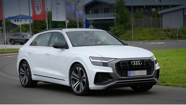 Изначально Audi SQ8 будет комплектоваться 48-вольтовой электросистемой, подруливающей задней осью,…