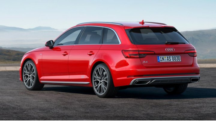 На универсалах Audi A4 Avant с пакетом S line competition над пятой дверью устанавливается такой же…
