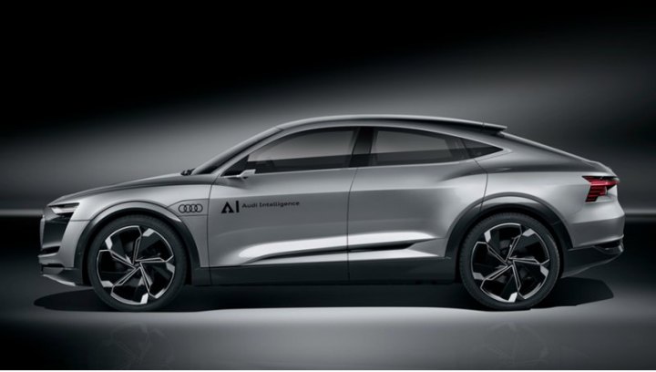 На простой кроссовер e-tron все насмотрелись, теперь предвкушаем купеобразный Sportback с покатой…