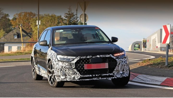 Самый маленький allroad щеголяет изменёнными решёткой радиатора и бампером, расширителями колёсных…