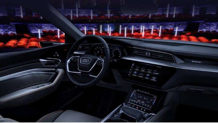 С новой технологией обитатели Audi должны почувствовать себя будто в оперном театре. (На фото —…