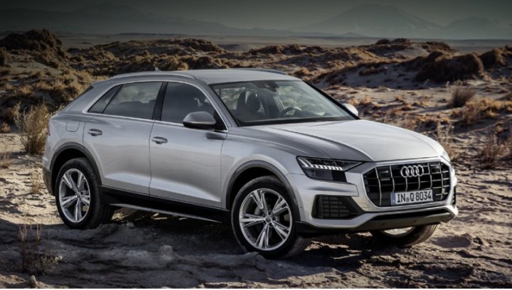 Полностью светодиодная оптика и 20-дюймовые легкосплавные диски — «в базе». За доплату можно взять…