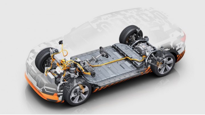 Упомянутая втулка ставится только на Audi e-tron. Она находится где-то между зарядным портом и…