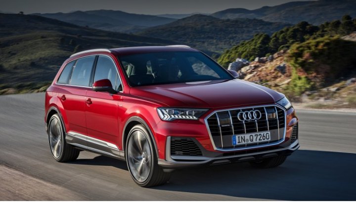 Выбирая Audi Q7 в исполнении Sport, клиент получит кроссовер со спортивным пакетом S line (снаружи…