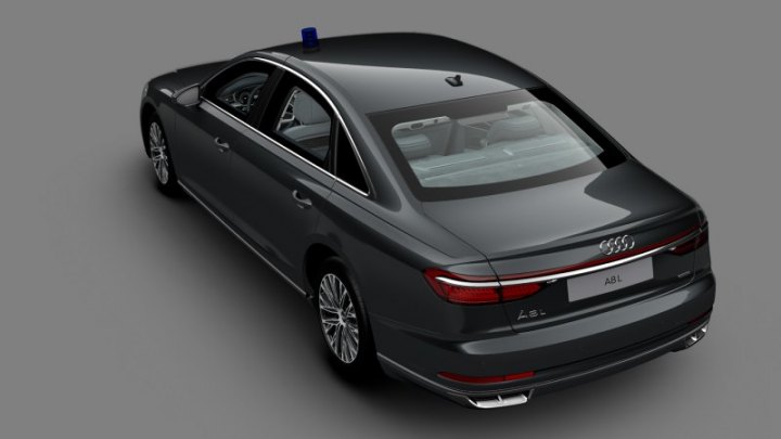 Силовой агрегат взят у Audi S8: битурбовосьмерка 4.0 (571 л.с., 800 Н·м) спарена с…