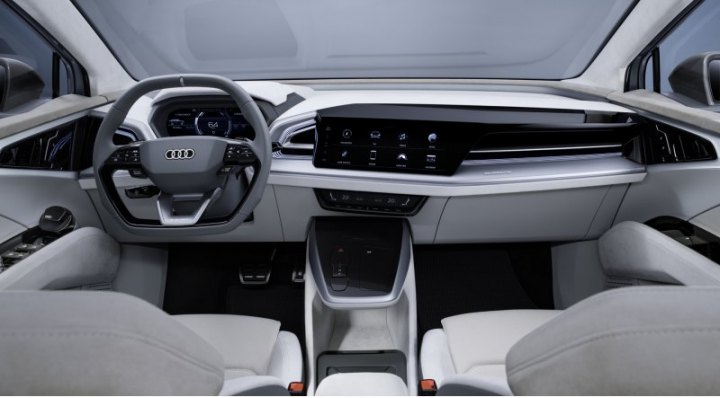 Салон модели Sportback повторяет интерьер простого «ку-четвертого». Тут царство «цифрового…