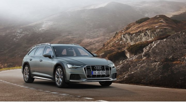 Бензиновая версия 55 TFSI разгоняется с нуля до сотни за 5,5 с.
