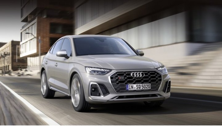 Визуально SQ5 Sportback TDI следует за собратом SQ5 и щеголяет расширенными воздухозаборниками, а…