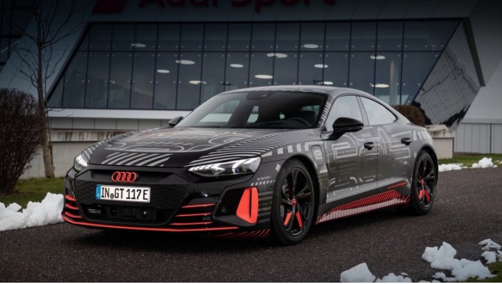 Audi e-tron GT будет продаваться в нескольких версиях, а наиболее дорогой окажется RS с парой…