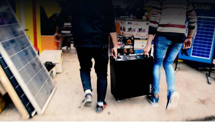 Пара литиевых тяговых модулей при полной зарядке может освещать по ночам 50 маленьких магазинчиков…