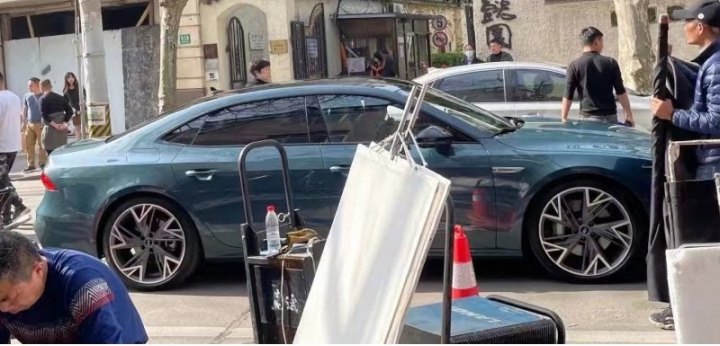 Скорее всего, более крупный седан окажется тяжелее пятидверки и чуть медленнее. Последняя с…