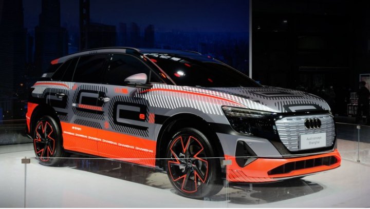 Лицо «шанхайского концепта» напоминает Audi Q4 e-tron, но тот короче на 282 мм (4588). «Просто»…