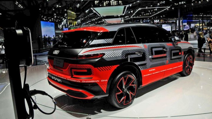 Дизайн кормы не повторяет ни Q4 e-tron, ни ID.6 X. Говорят, концепт Shanghai, как и «ку-четвертый»,…