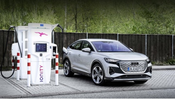 Сейчас у Audi есть восемь электрических моделей, входящих в семейства «и-трона», GT и…
